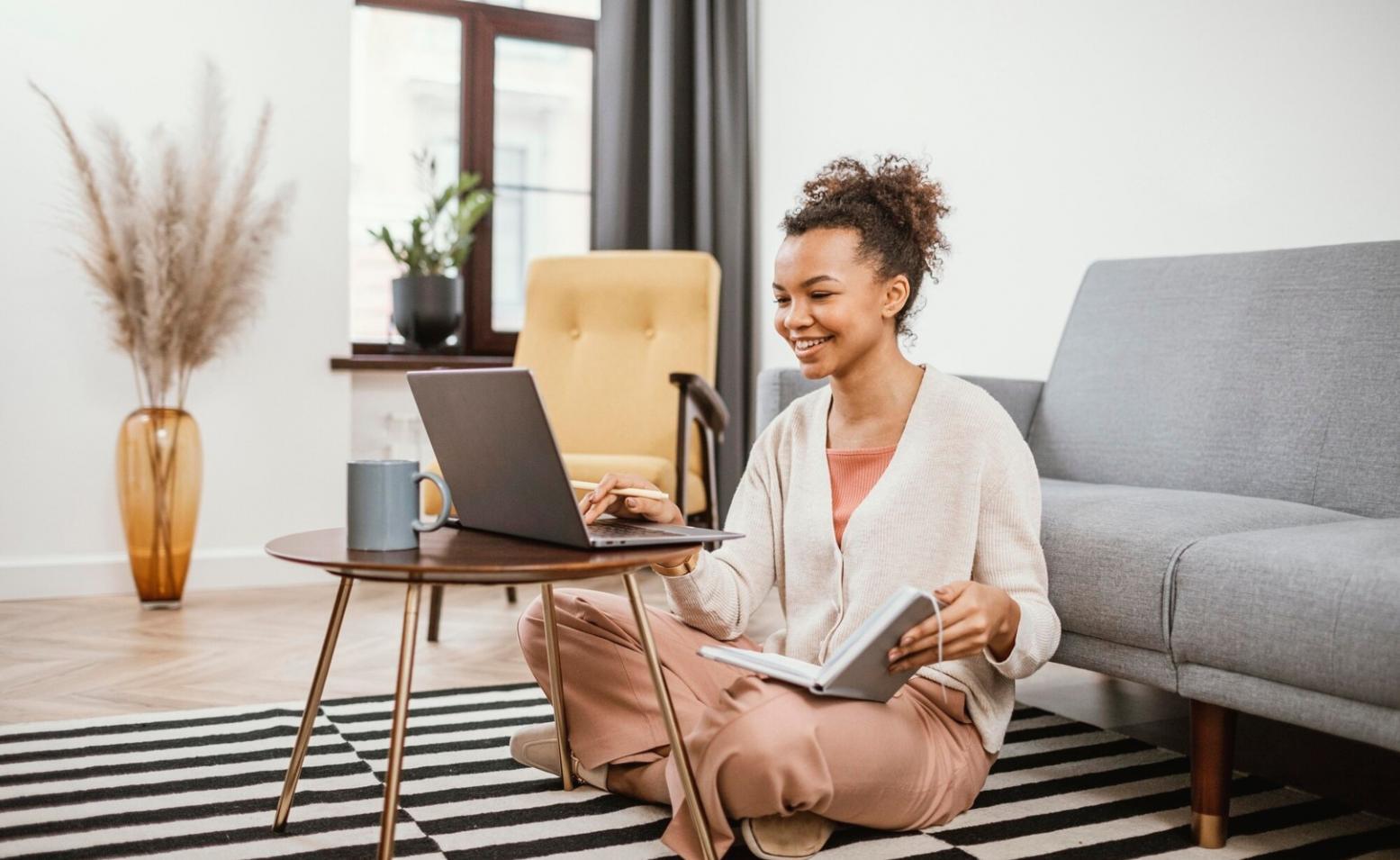 Consultores financieros trabajando en estrategias empresariales