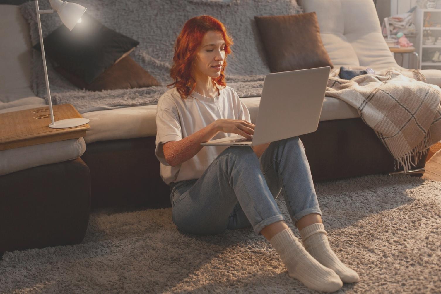 Equipo de veriolanquae trabajando en análisis financiero